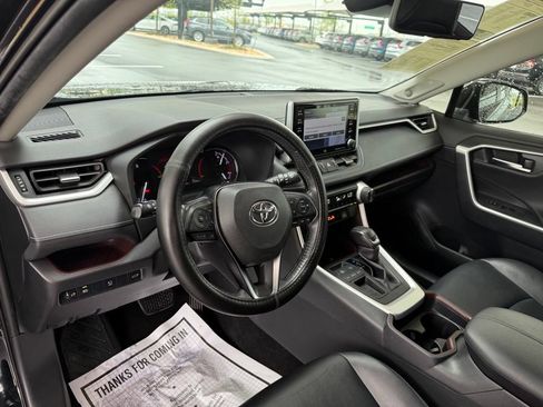 Used 2019 Toyota RAV4 Limited w/ Advanced Technology Package FWD image 13
