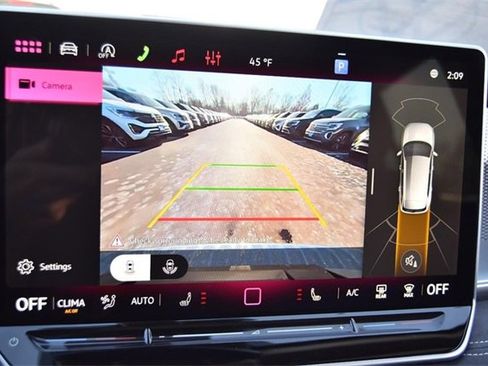 New 2026 Volkswagen Tiguan SE image 13