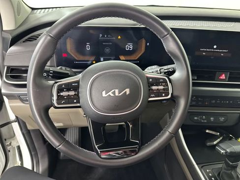 Used 2025 Kia Carnival image 14