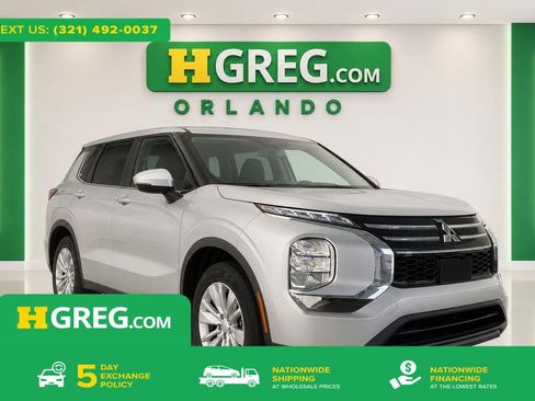 Used 2025 Mitsubishi Outlander ES FWD image 1