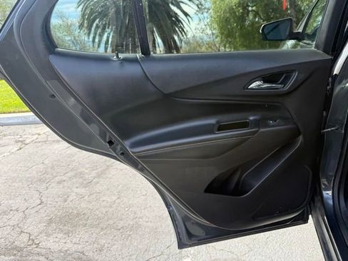 Used 2018 Chevrolet Equinox Premier image 11