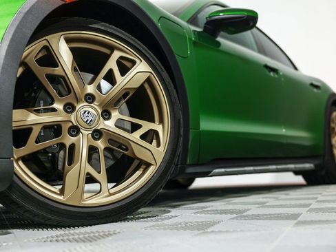 Used 2023 Porsche Taycan 4S image 11