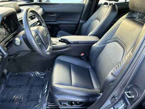 Certified 2022 Lexus UX 200 image 17