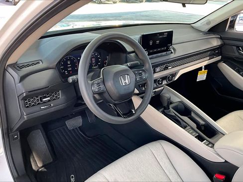 Certified 2025 Honda Accord SE image 17