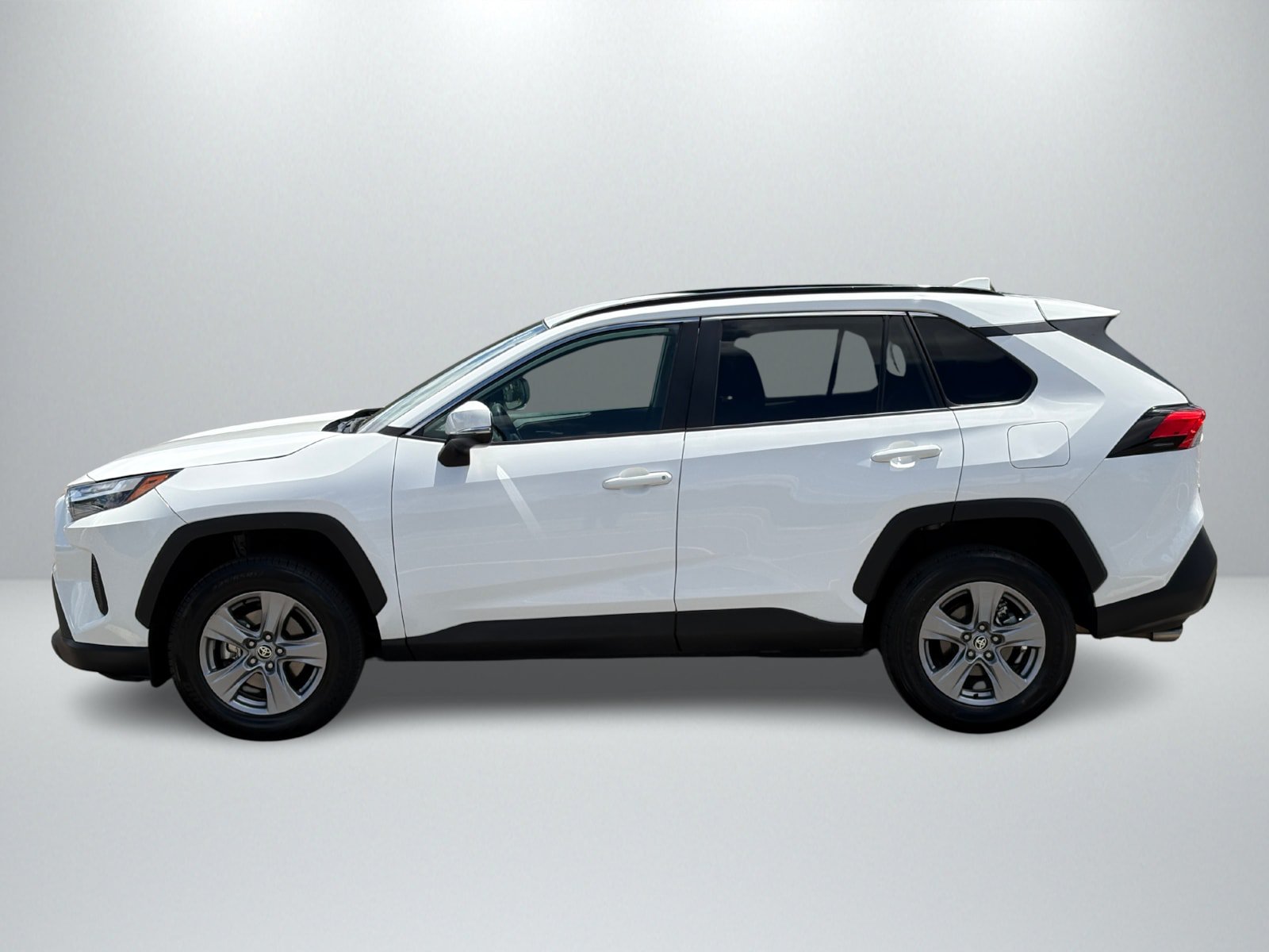 Used 2024 Toyota RAV4 XLE FWD image 2