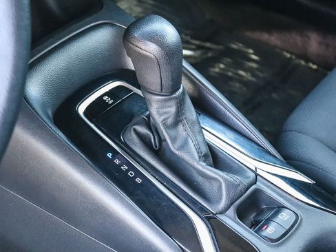 Used 2022 Toyota Corolla LE FWD image 19