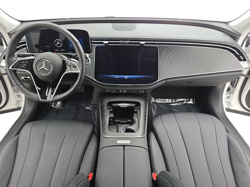 Used 2025 Mercedes-Benz E 350 Sedan image 9