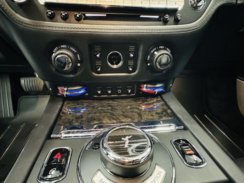 Certified 2019 Rolls-Royce Wraith RWD image 32