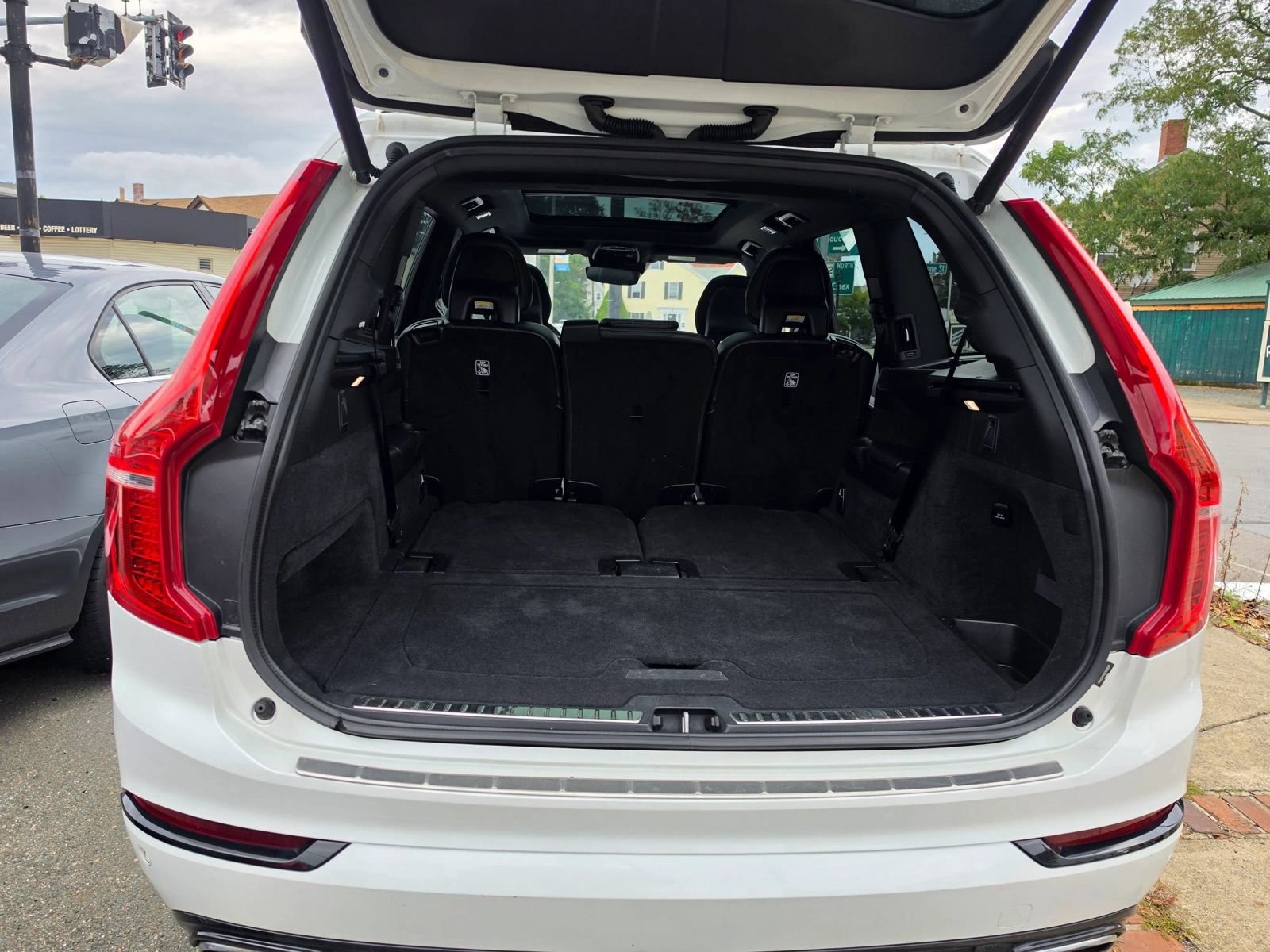 Used 2016 Volvo XC90 T6 R-Design w/ Vision Package AWD/4WD image 11