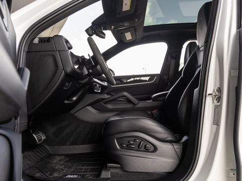Certified 2025 Porsche Cayenne GTS AWD/4WD image 25