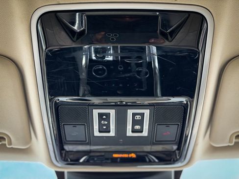 Used 2018 Land Rover Range Rover Sport HSE image 23