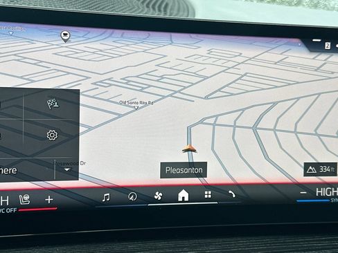 Certified 2025 BMW X7 M60i w/ Climate Comfort Package image 25