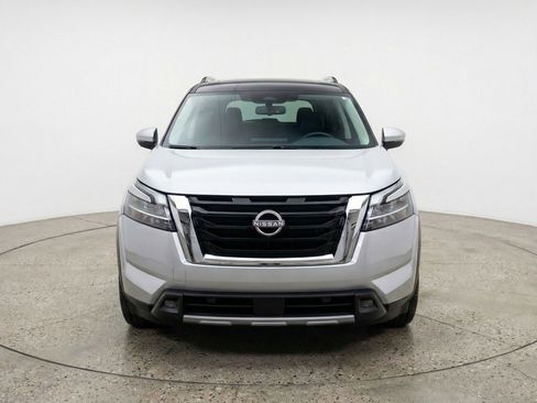 Used 2025 Nissan Pathfinder SV FWD image 2