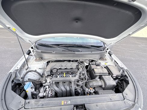 Used 2024 Hyundai Venue SEL image 18