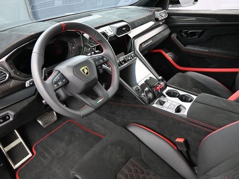 Used 2024 Lamborghini Urus Performante image 4