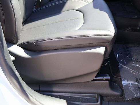 New 2026 Chrysler Pacifica Select FWD image 10