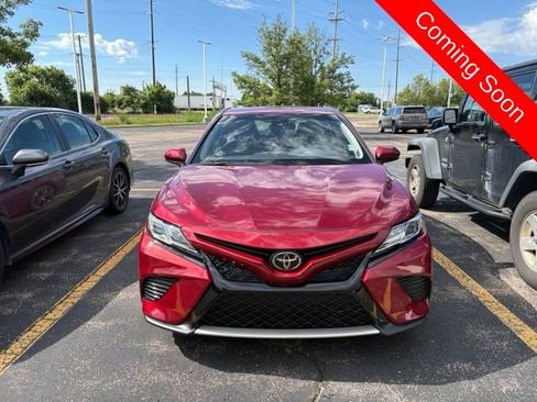 Used 2018 Toyota Camry SE FWD image 2