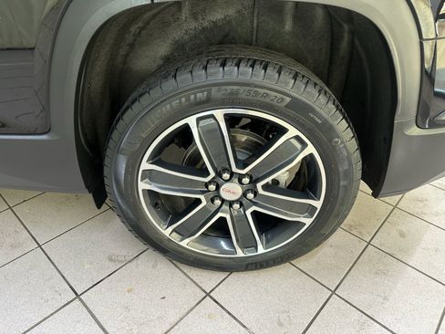 Certified 2023 GMC Acadia SLT w/ Technology Package AWD/4WD image 16