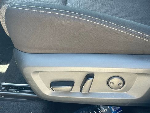 Used 2025 Nissan Rogue SV image 4