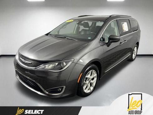 Used 2018 Chrysler Pacifica Touring-L Plus w/ Tire & Wheel Group FWD image 1