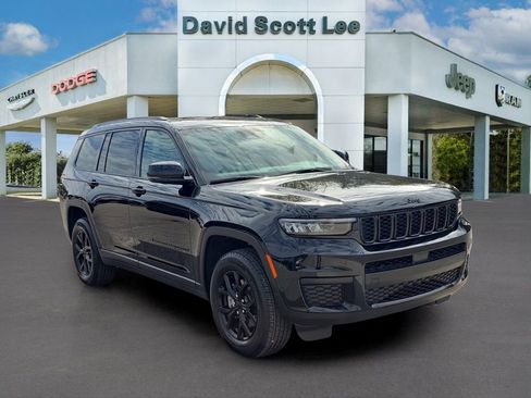Used 2025 Jeep Grand Cherokee L Altitude image 3