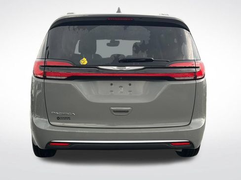 Used 2022 Chrysler Pacifica Touring-L FWD image 8