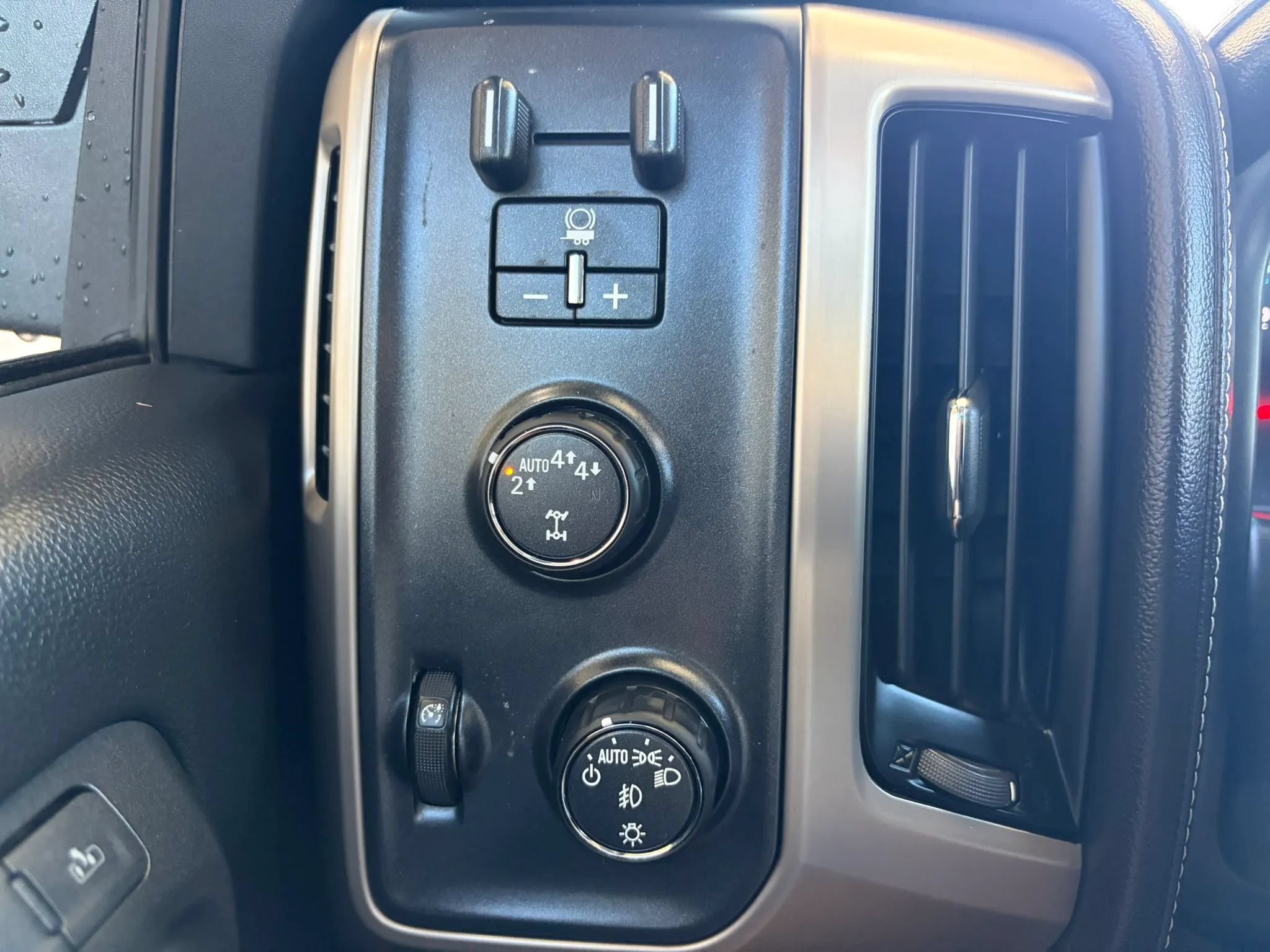Used 2018 GMC Sierra 1500 Denali w/ Denali Ultimate Package AWD/4WD image 27
