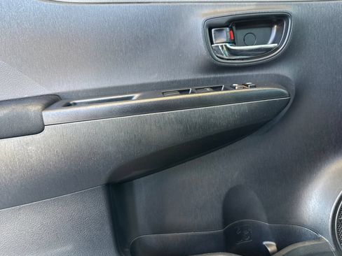 Used 2012 Toyota Yaris LE FWD image 11