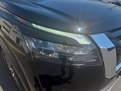 Used 2025 Nissan Pathfinder SL AWD/4WD image 29