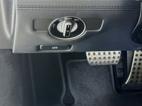 Used 2017 Mercedes-Benz SL 550 image 11