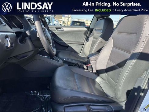 Used 2017 Volkswagen Jetta SE image 11