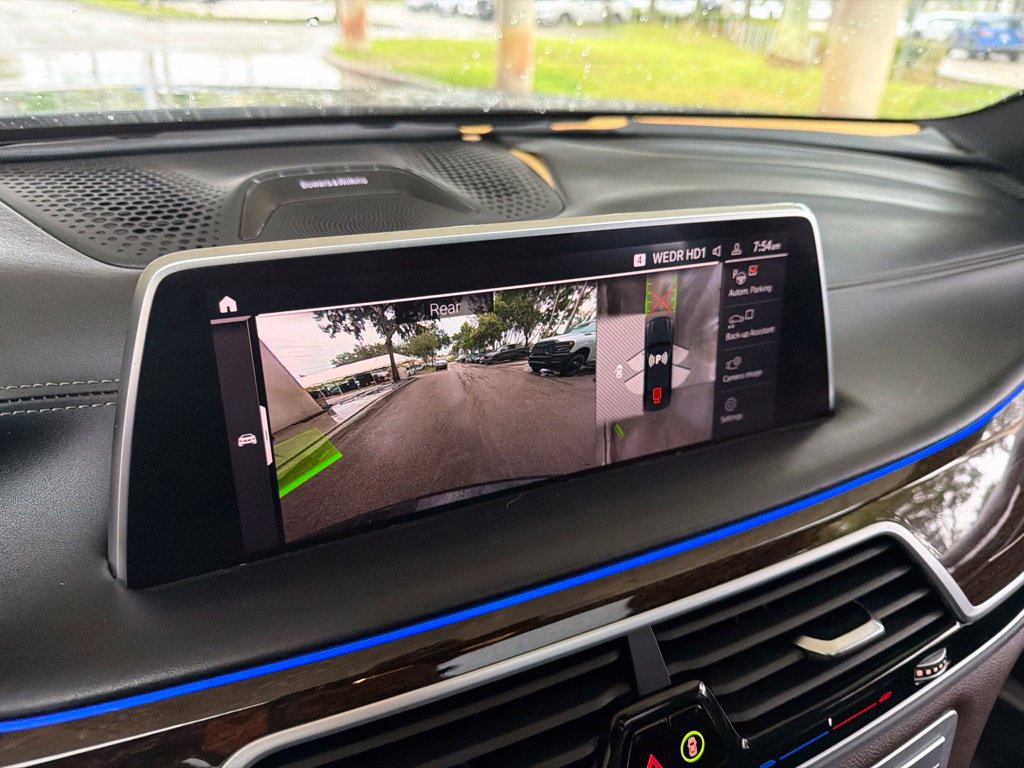 Used 2022 BMW 750i xDrive w/ Luxury Rear Seating Package AWD/4WD image 8