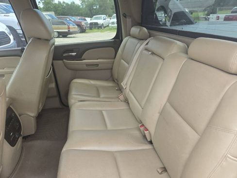 Used 2011 Chevrolet Avalanche LTZ AWD/4WD image 4
