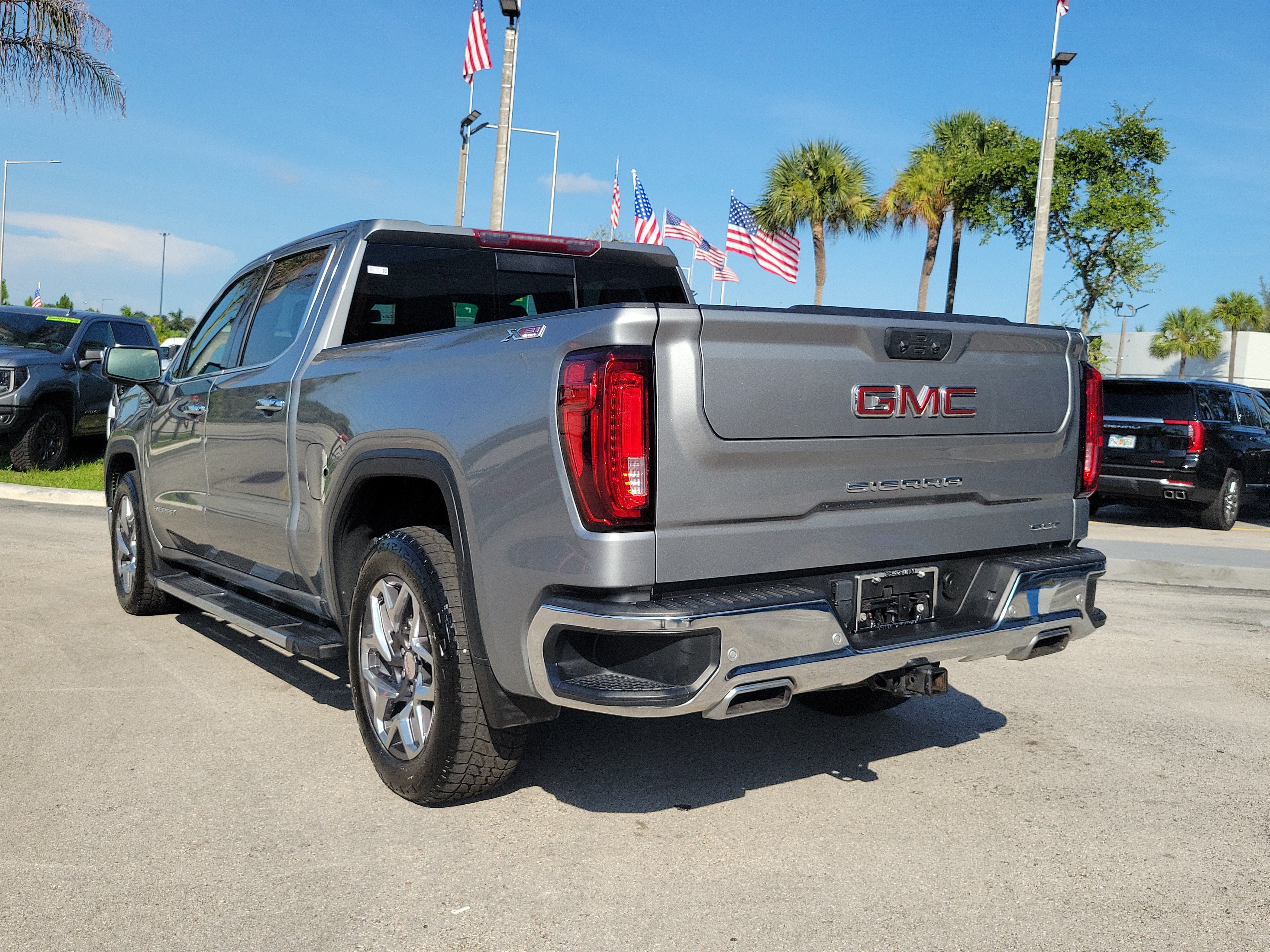 Used 2024 GMC Sierra 1500 SLT w/ SLT Premium Plus Package AWD/4WD image 7