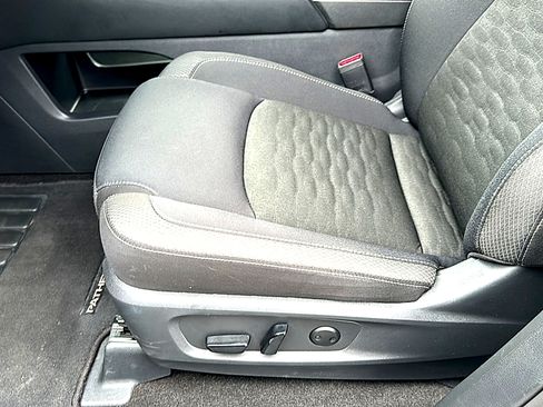 Used 2025 Nissan Pathfinder SV FWD image 15