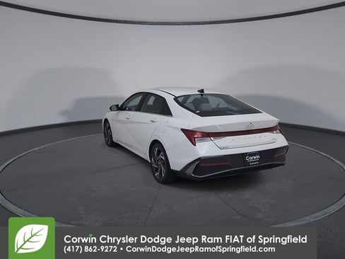 Used 2025 Hyundai Elantra Limited FWD image 10
