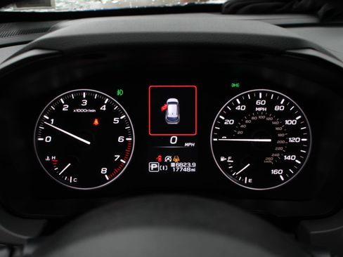 Used 2025 Subaru Crosstrek 2.0i Premium image 11