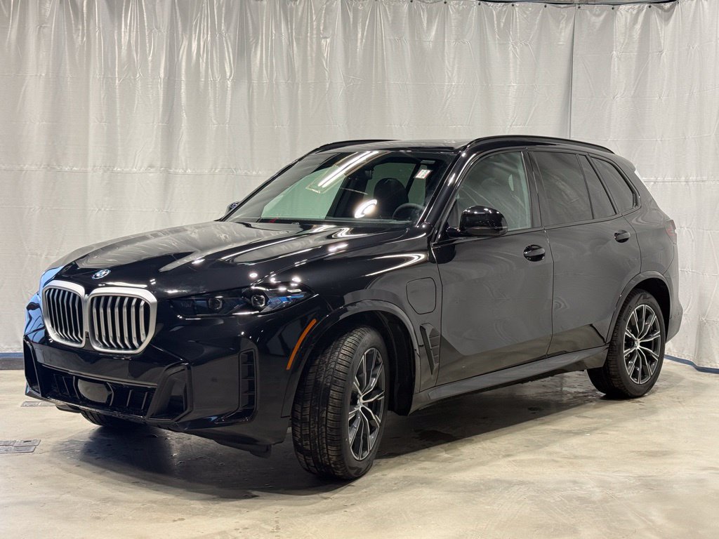 Used 2026 BMW X5 xDrive50e w/ M Sport Package AWD/4WD image 3