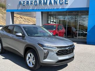 New 2026 Chevrolet Trax LS w/ LS Convenience Package FWD video 1