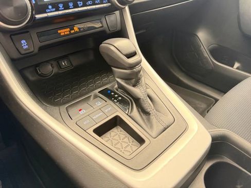 Used 2019 Toyota RAV4 LE image 7