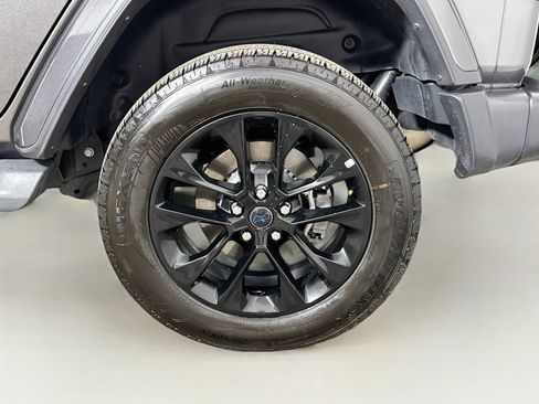 Used 2025 Jeep Wrangler Unlimited Sahara AWD/4WD image 28