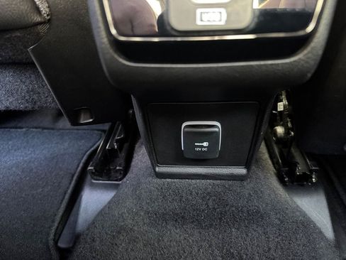 Used 2025 Jeep Compass Latitude AWD/4WD image 16