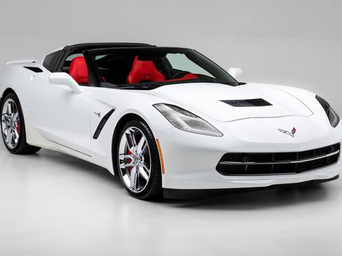 Used 2018 Chevrolet Corvette Stingray Coupe w/ 2LT Preferred Equipment Group image 1