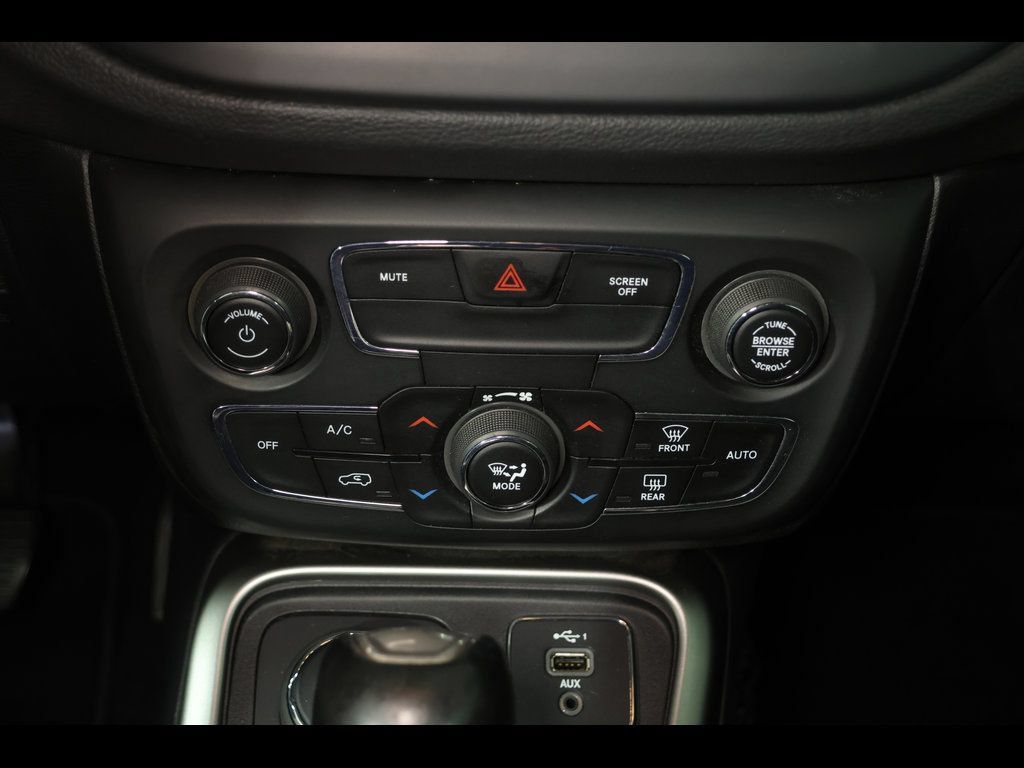 Used 2020 Jeep Compass Latitude AWD/4WD image 19
