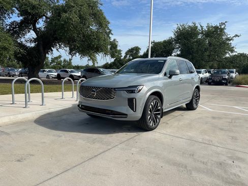 Used 2026 Volvo XC90 B5 Plus w/ Protection Package Premier image 2