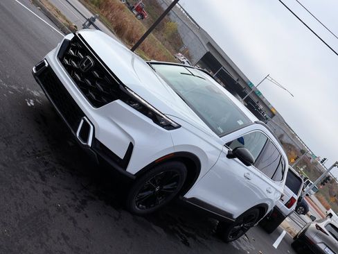 Certified 2023 Honda CR-V Sport Touring image 3