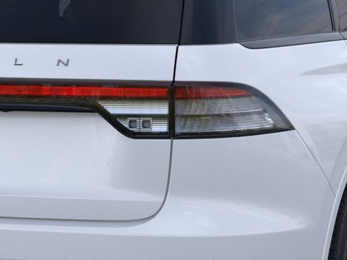 New 2026 Lincoln Aviator 2WD w/ Jet Appearance Package image 21