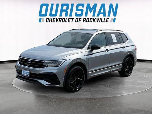 Used 2023 Volkswagen Tiguan SE R-Line FWD image 2