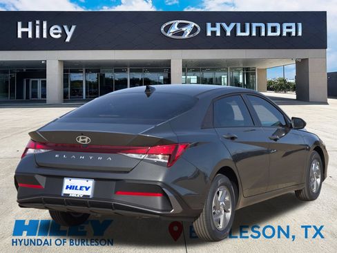 Certified 2026 Hyundai Elantra SE FWD image 4