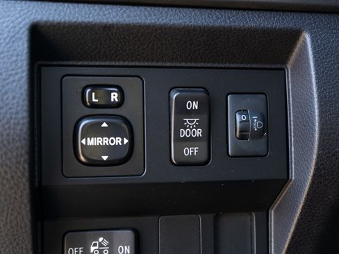 Used 2016 Toyota Tundra SR5 image 39